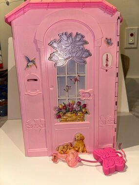 2000 Mattel Doll House with Key